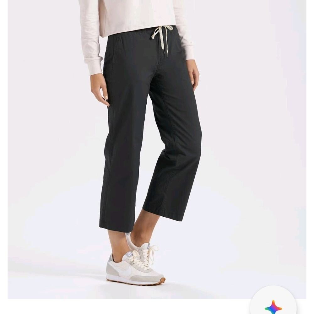 Vuori Wide Leg rip stop Crop Pants in charcoal